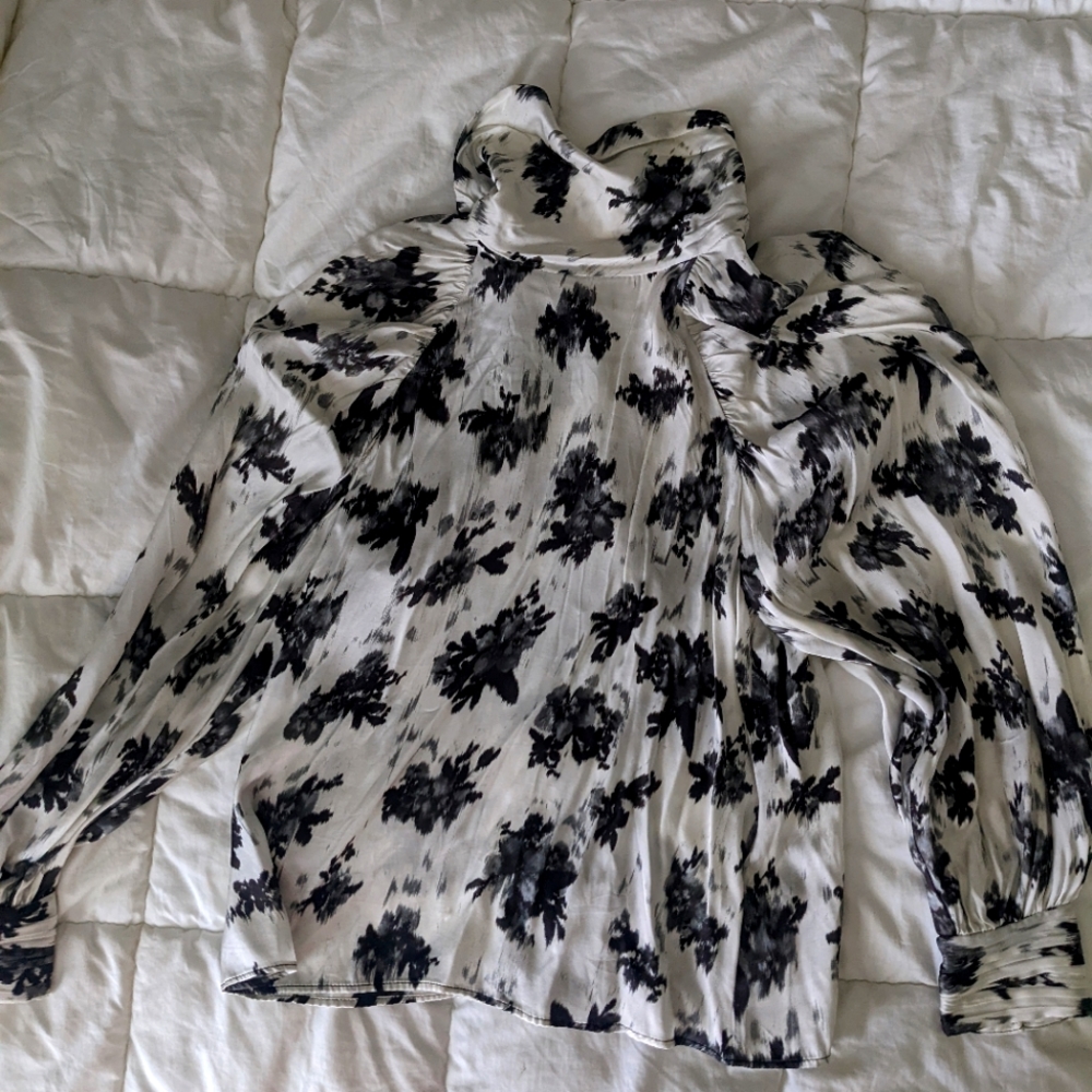 Zara silk blouse with neck button closure